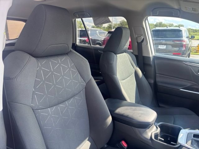 Used 2022 Toyota RAV4 XLE w/ XLE Grade Weather Package AWD/4WD image 48