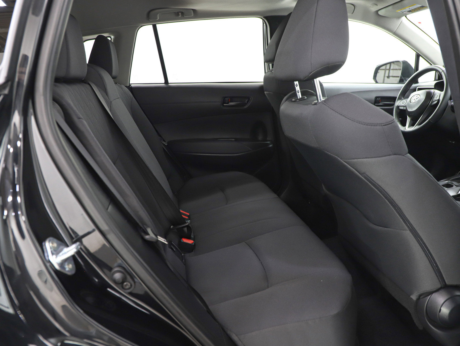 Used 2025 Toyota Corolla Cross LE w/ Moonroof Package image 13