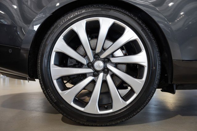 Used 2025 Land Rover Range Rover Autobiography image 19