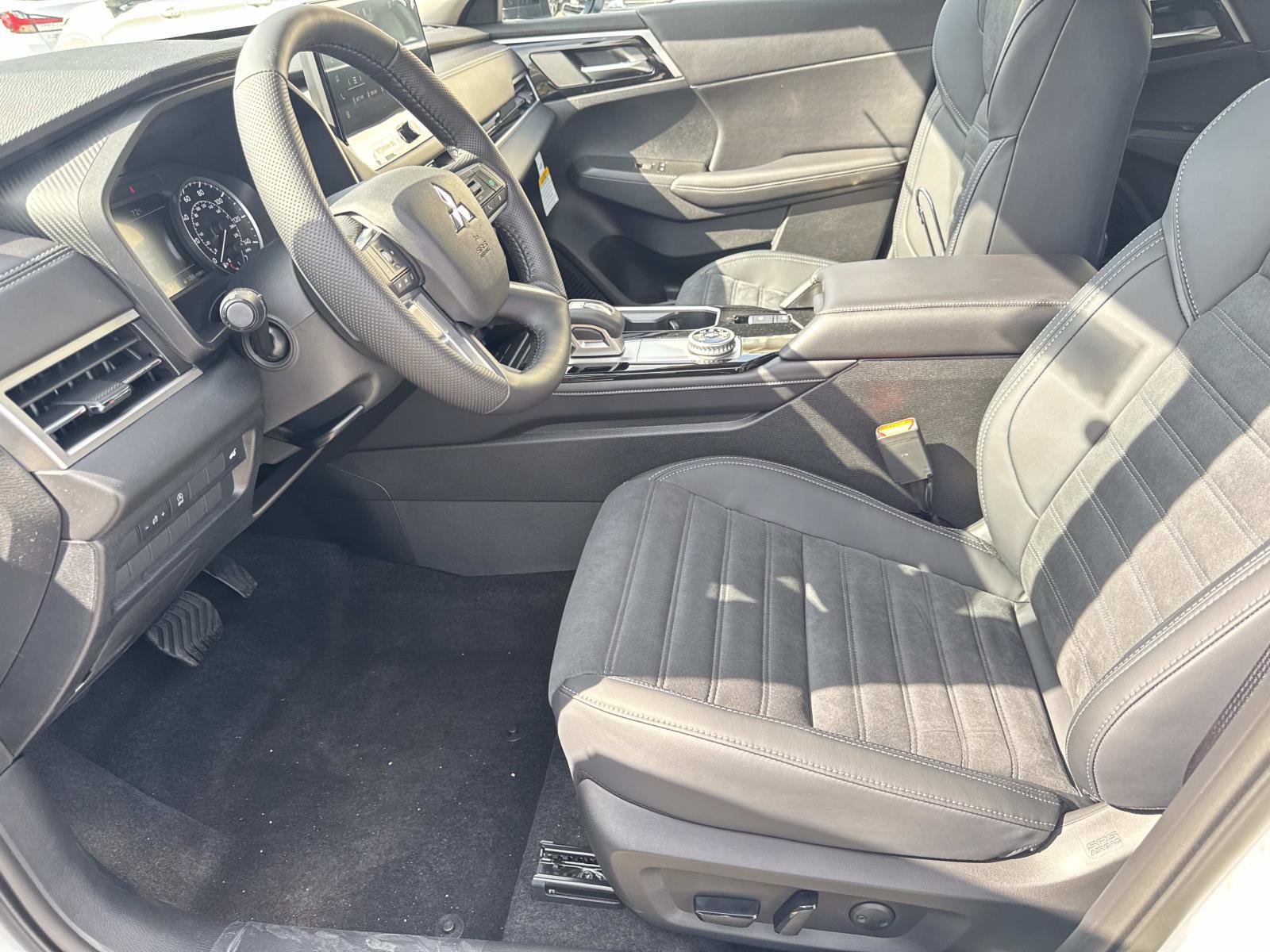 New 2026 Mitsubishi Outlander AWD image 16