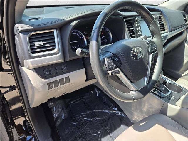 Used 2019 Toyota Highlander XLE image 10