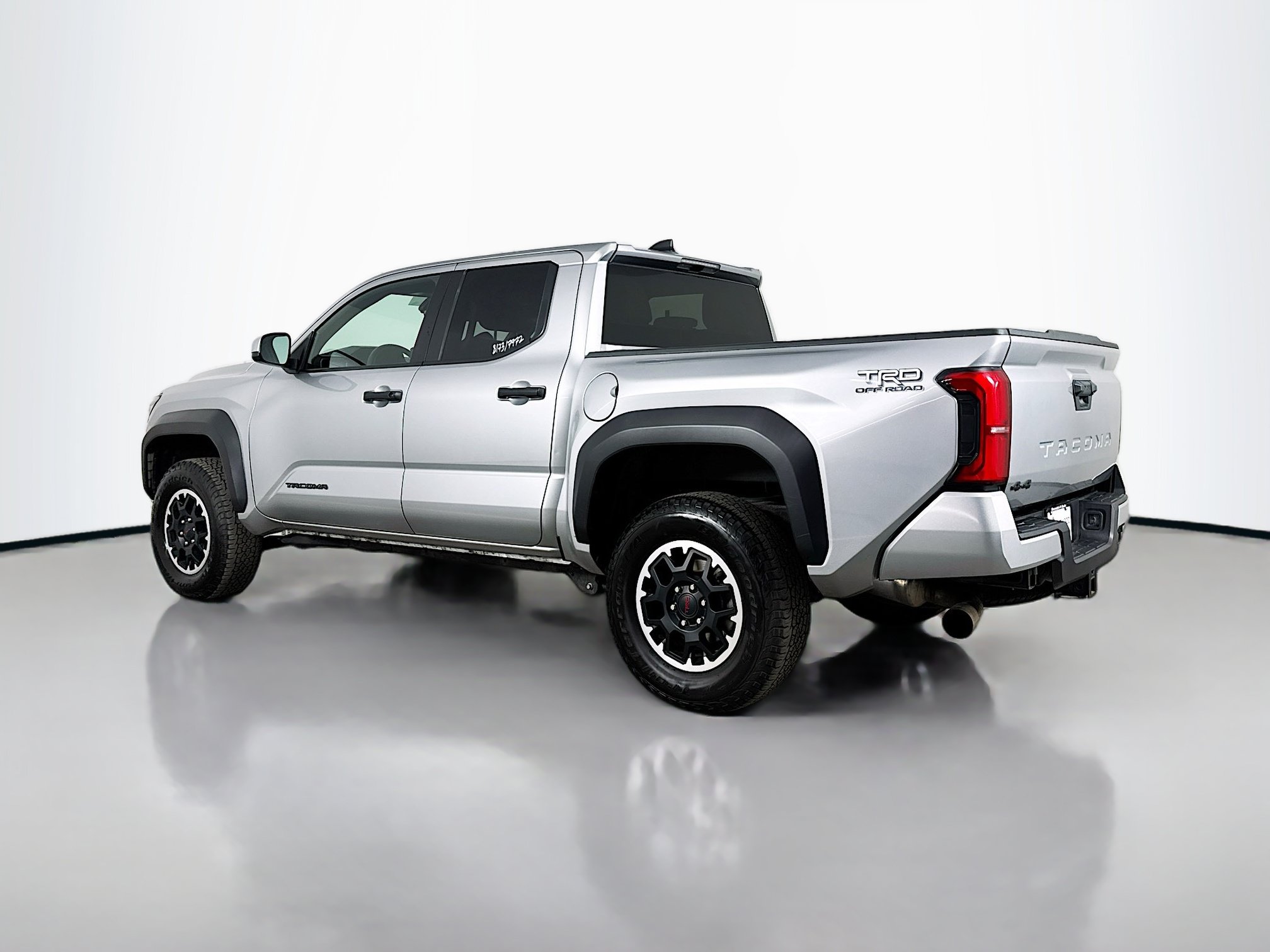 Certified 2025 Toyota Tacoma TRD Off-Road AWD/4WD image 5
