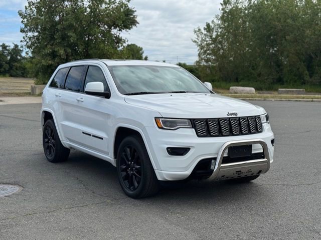 Certified 2022 Jeep Grand Cherokee Laredo X AWD/4WD image 7