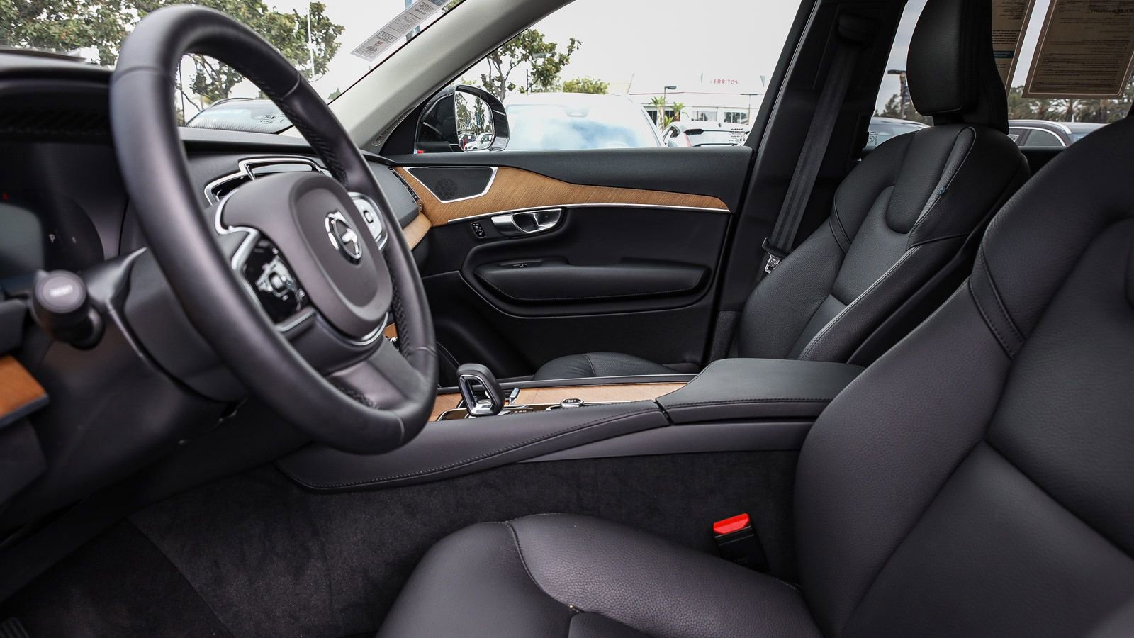 Used 2025 Volvo XC90 B6 Plus image 17