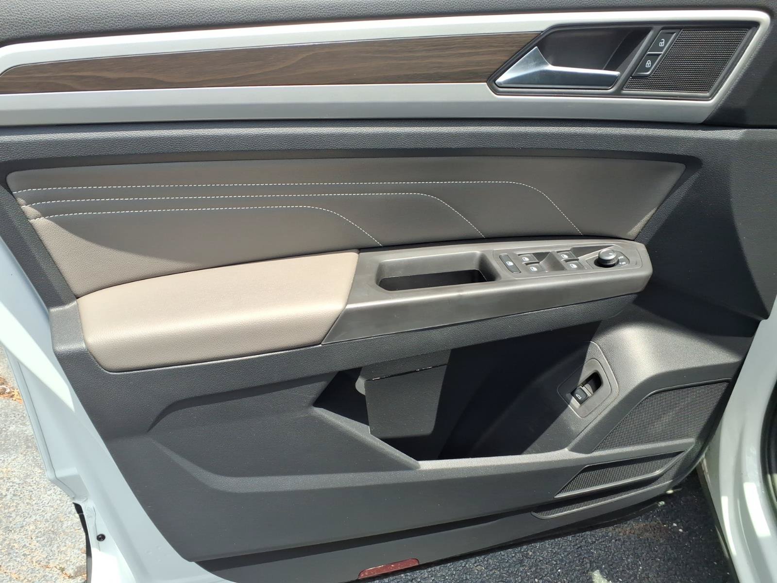 Certified 2022 Volkswagen Atlas SE FWD image 17