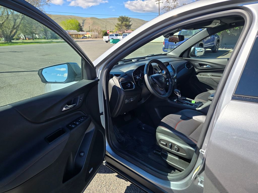 Used 2023 Chevrolet Equinox RS w/ RS Leather Package AWD/4WD image 18