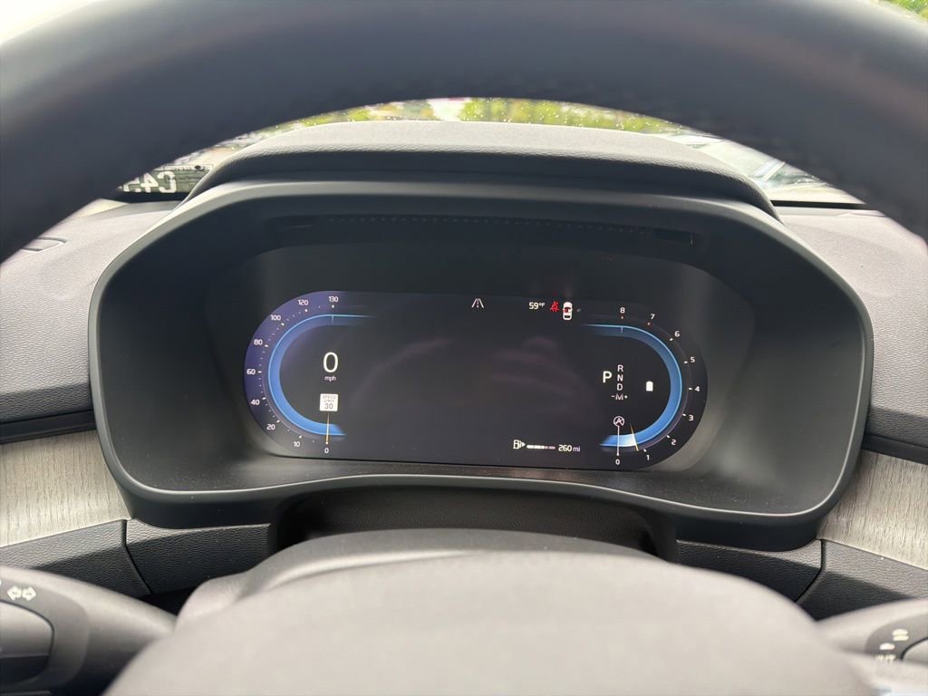 Used 2023 Volvo XC40 B5 Plus AWD/4WD image 23