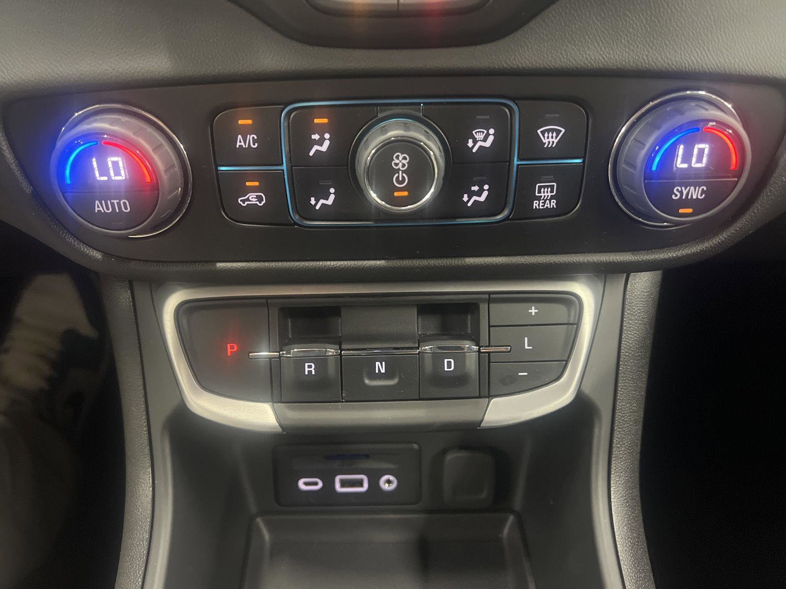 Used 2024 GMC Terrain SLT image 15