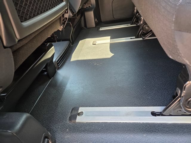 Used 2020 Mercedes-Benz Metris Passenger w/ Premium Safety Package image 33