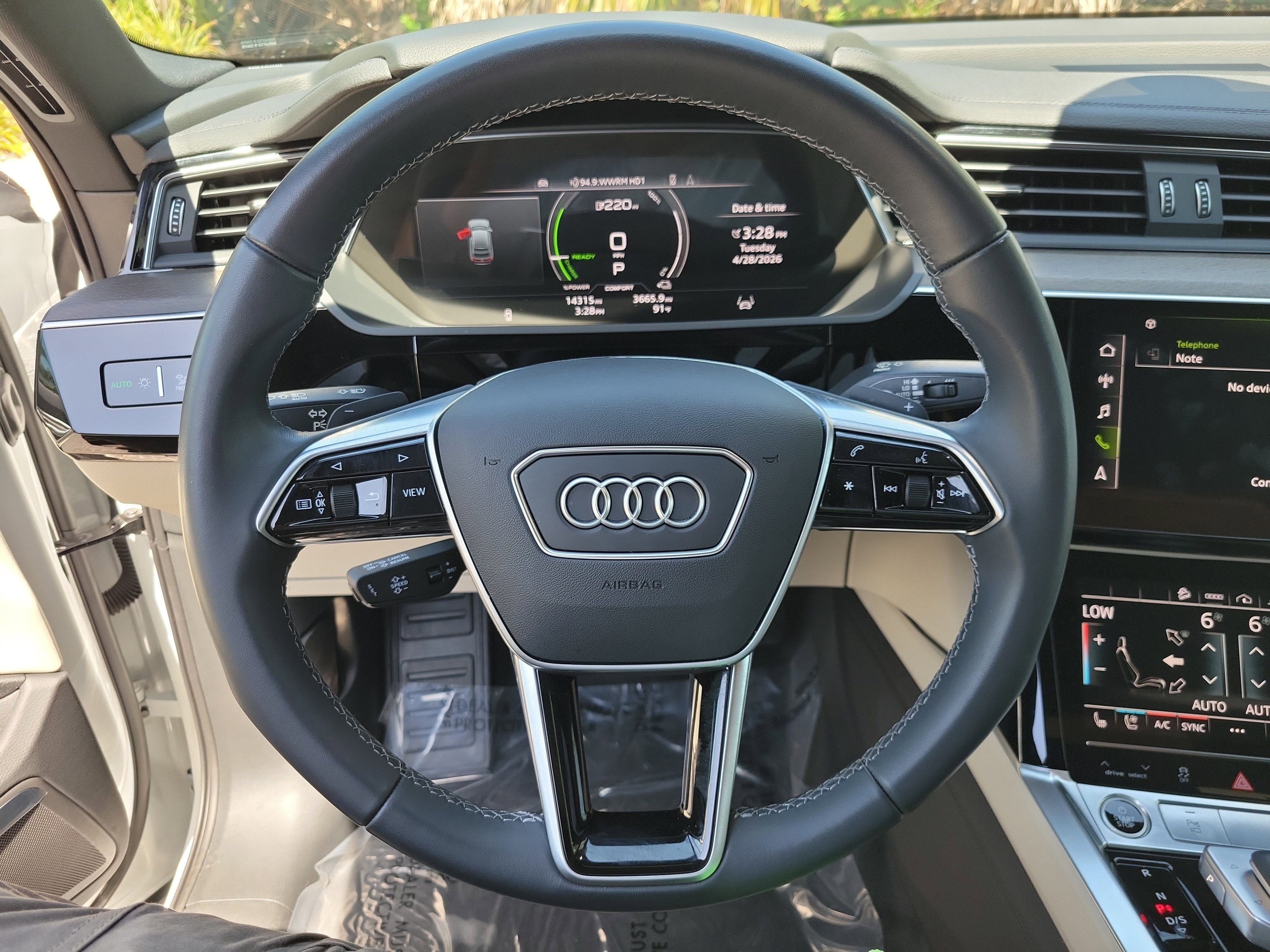 Used 2024 Audi Q8 e-tron Premium Plus w/ Premium Plus Package AWD/4WD image 30