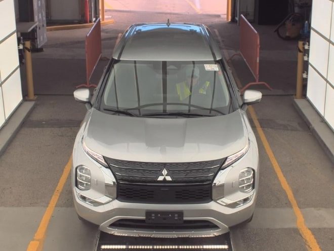 Used 2024 Mitsubishi Outlander SE image 2