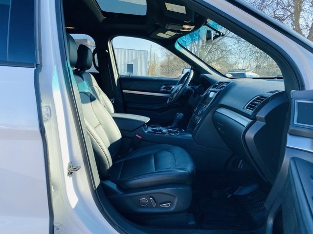 Used 2018 Ford Explorer XLT w/ Equipment Group 202A image 21