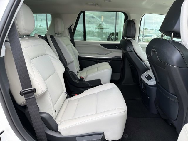 New 2026 Lincoln Navigator Premiere image 22