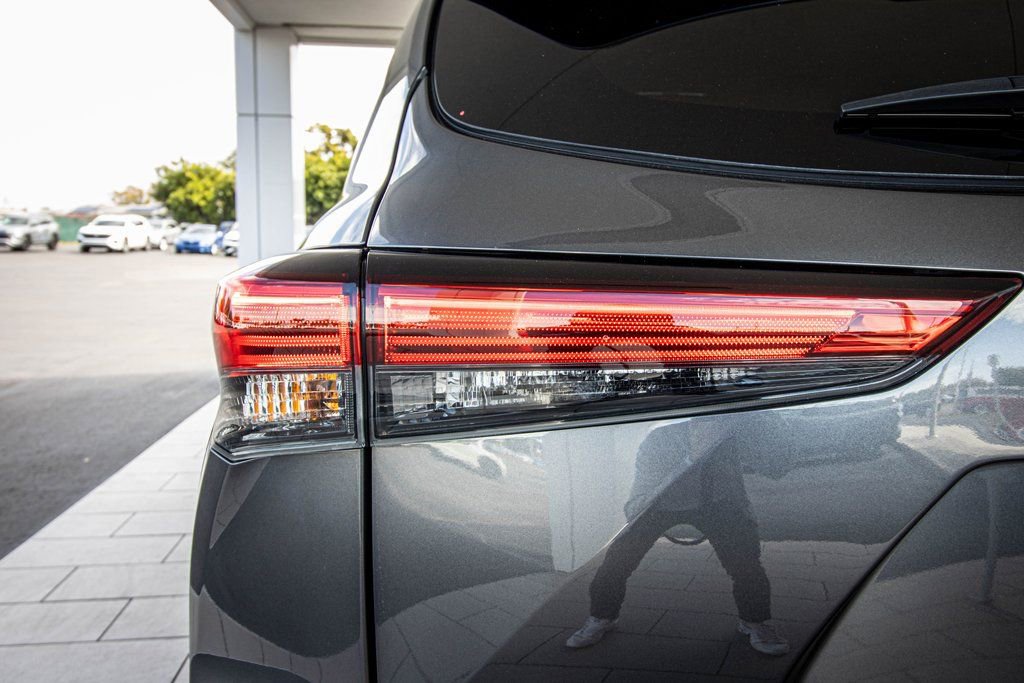 Used 2023 Toyota Highlander Limited image 13