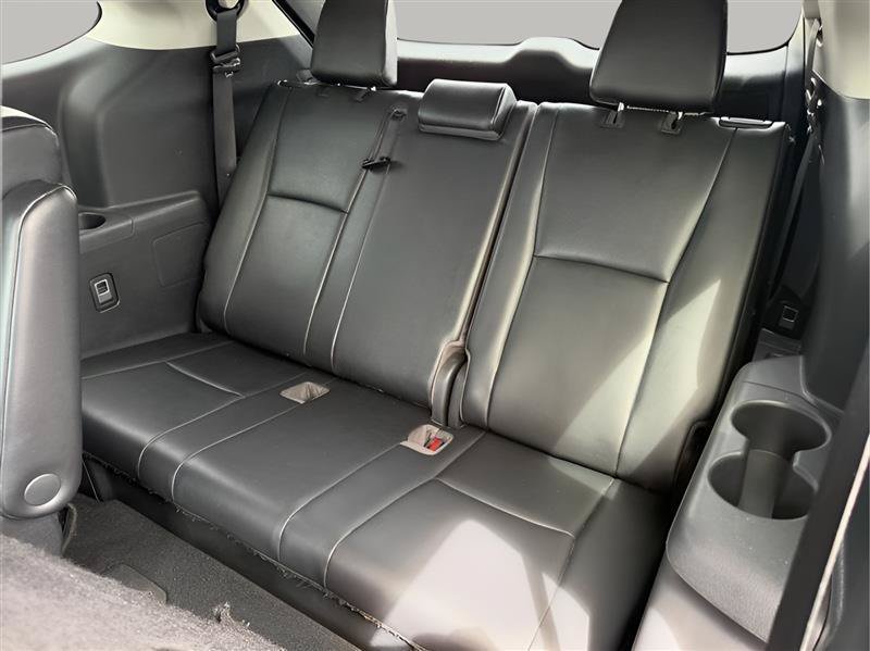 Used 2021 Toyota Highlander XLE FWD image 23