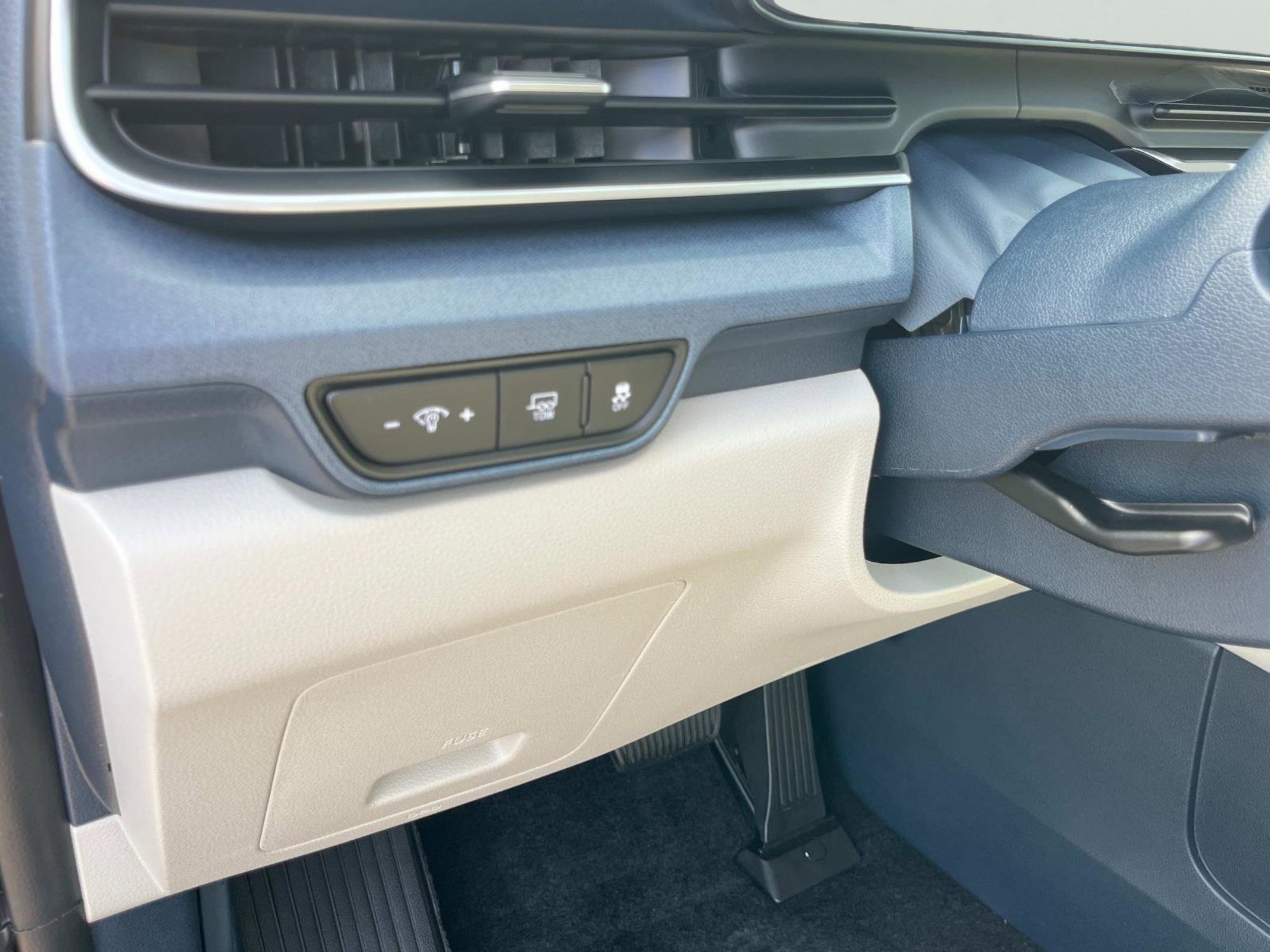 New 2026 Kia Carnival EX FWD image 26