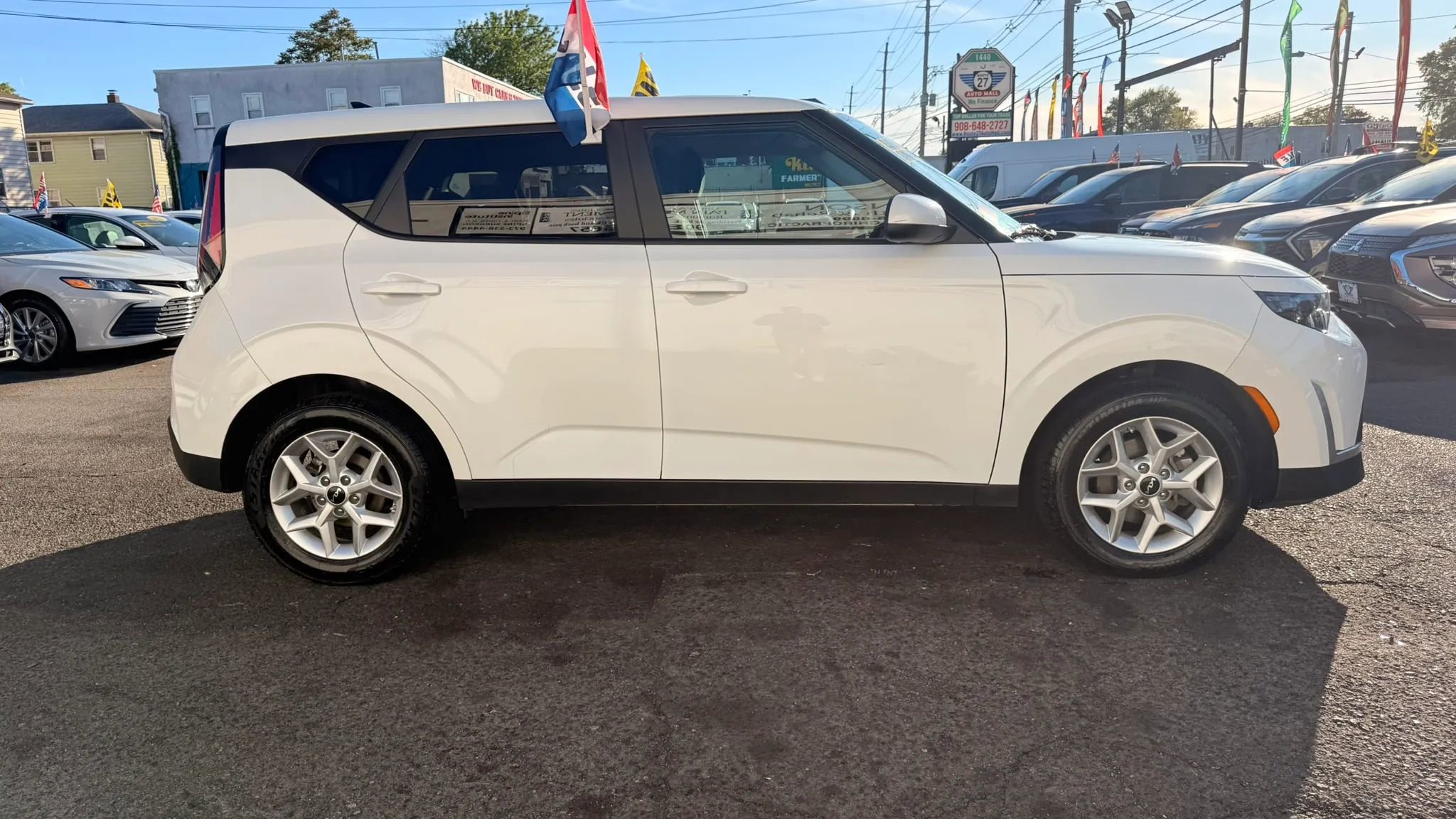 Used 2024 Kia Soul LX w/ Option Group 015 FWD image 11