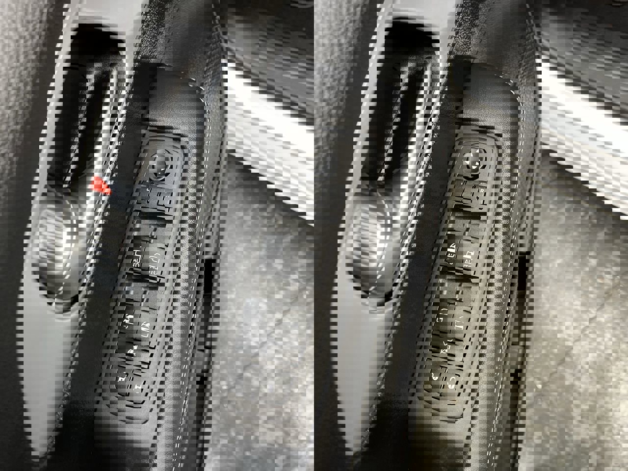 Used 2023 Chrysler Pacifica Touring image 8