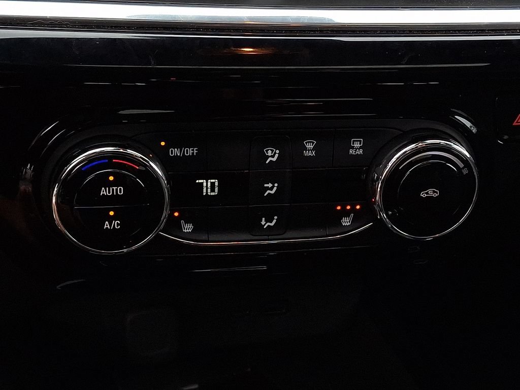 Used 2024 Chevrolet Trax RS w/ Sunroof Package FWD image 22