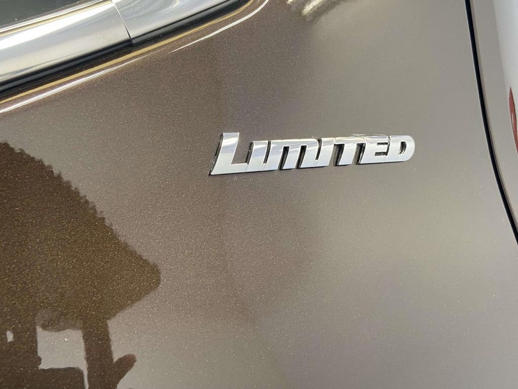 Used 2024 Toyota Tundra Limited AWD/4WD image 12
