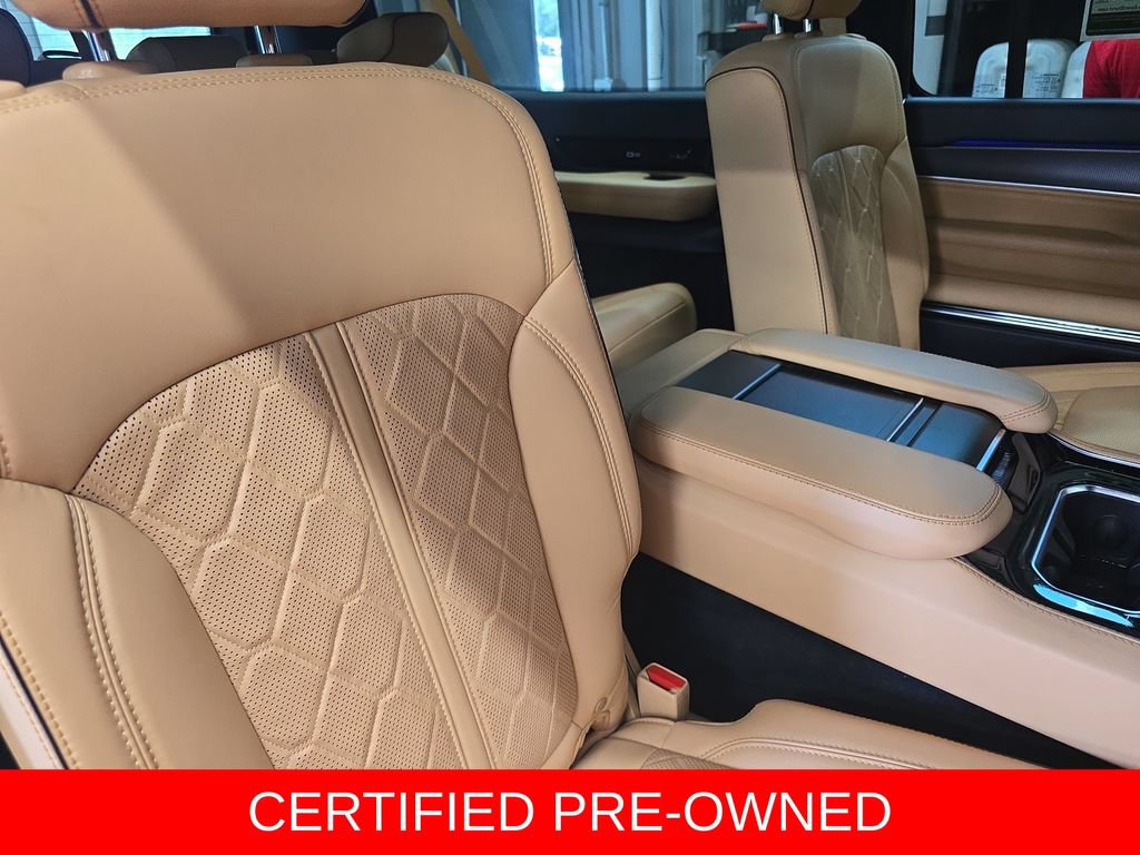 Used 2025 Jeep Grand Wagoneer L Series III w/ Rear Seat Video Group 1 AWD/4WD image 11
