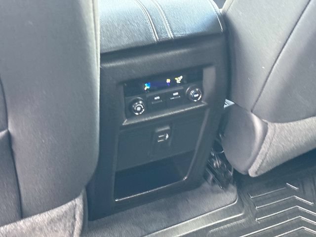 Used 2022 Chevrolet Traverse LT FWD image 13