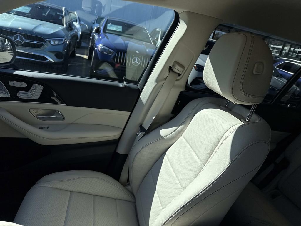 Used 2022 Mercedes-Benz GLS 450 4MATIC image 16