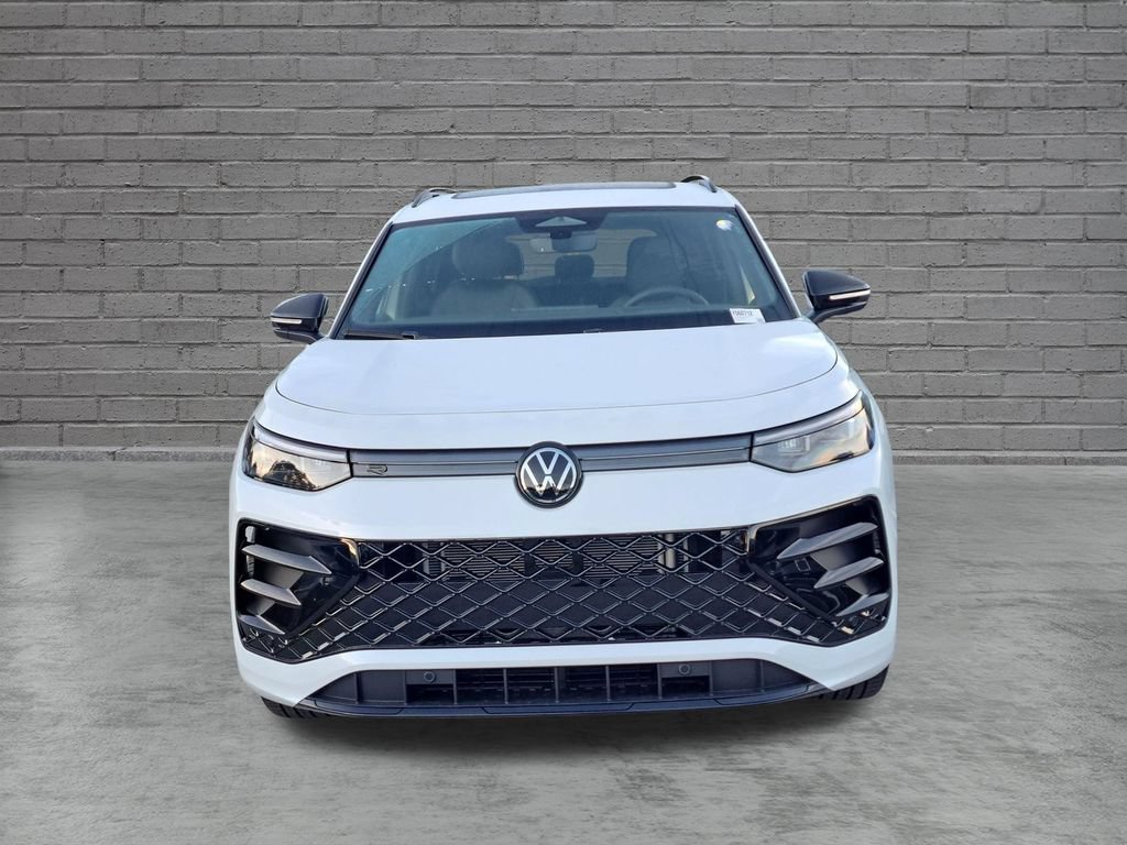 New 2026 Volkswagen Tiguan SE R-Line FWD image 2