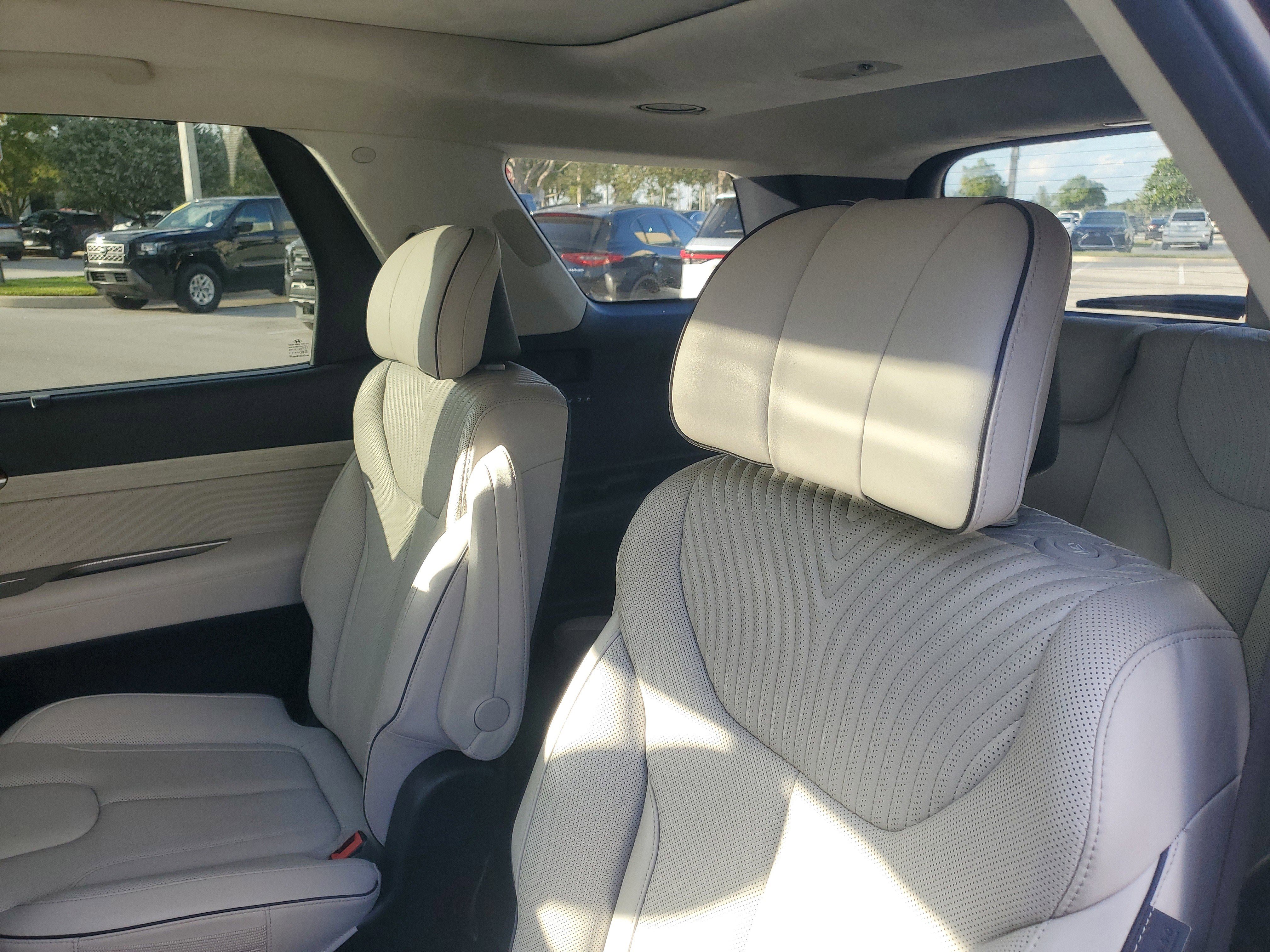 Used 2024 Hyundai Palisade Calligraphy image 13