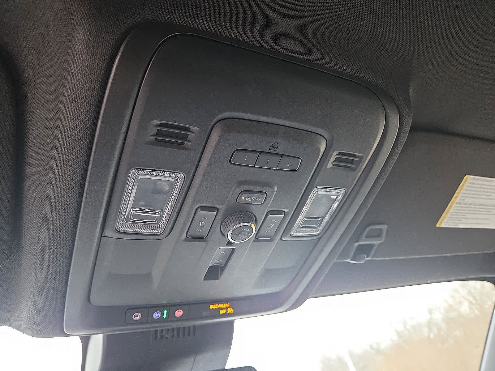 Used 2023 Chevrolet Suburban Premier image 25