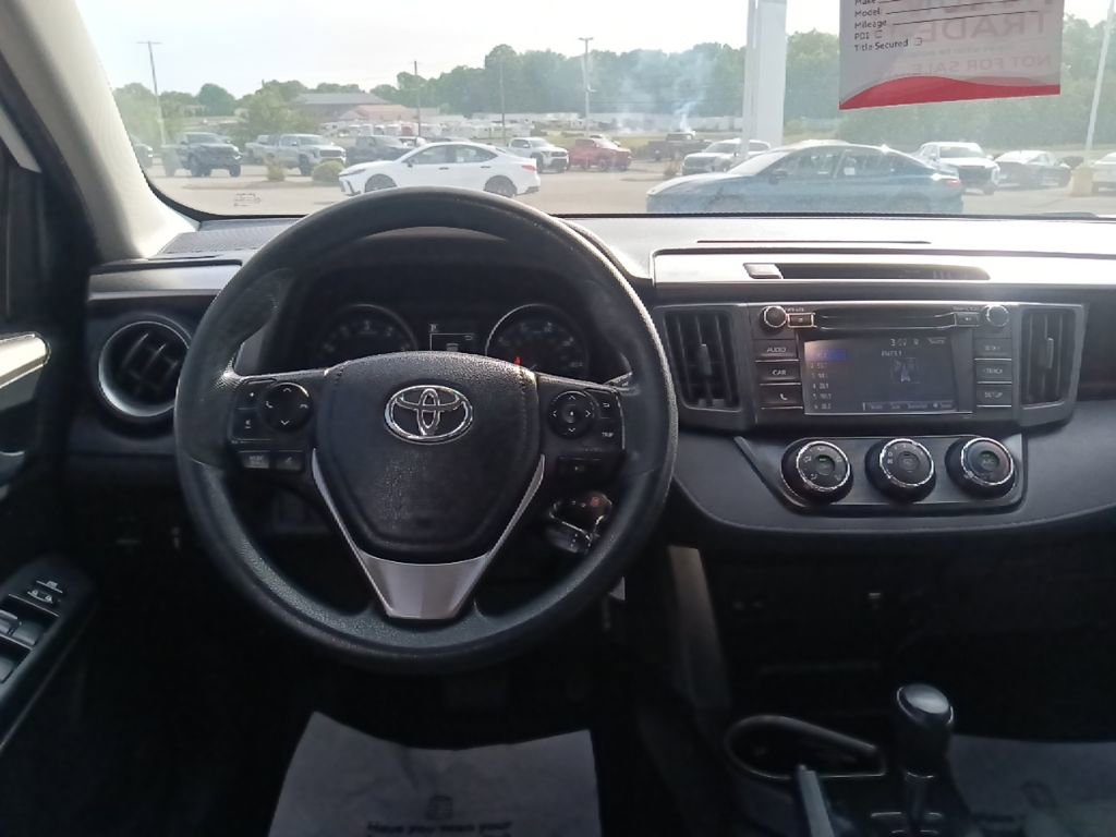 Used 2018 Toyota RAV4 LE FWD image 25