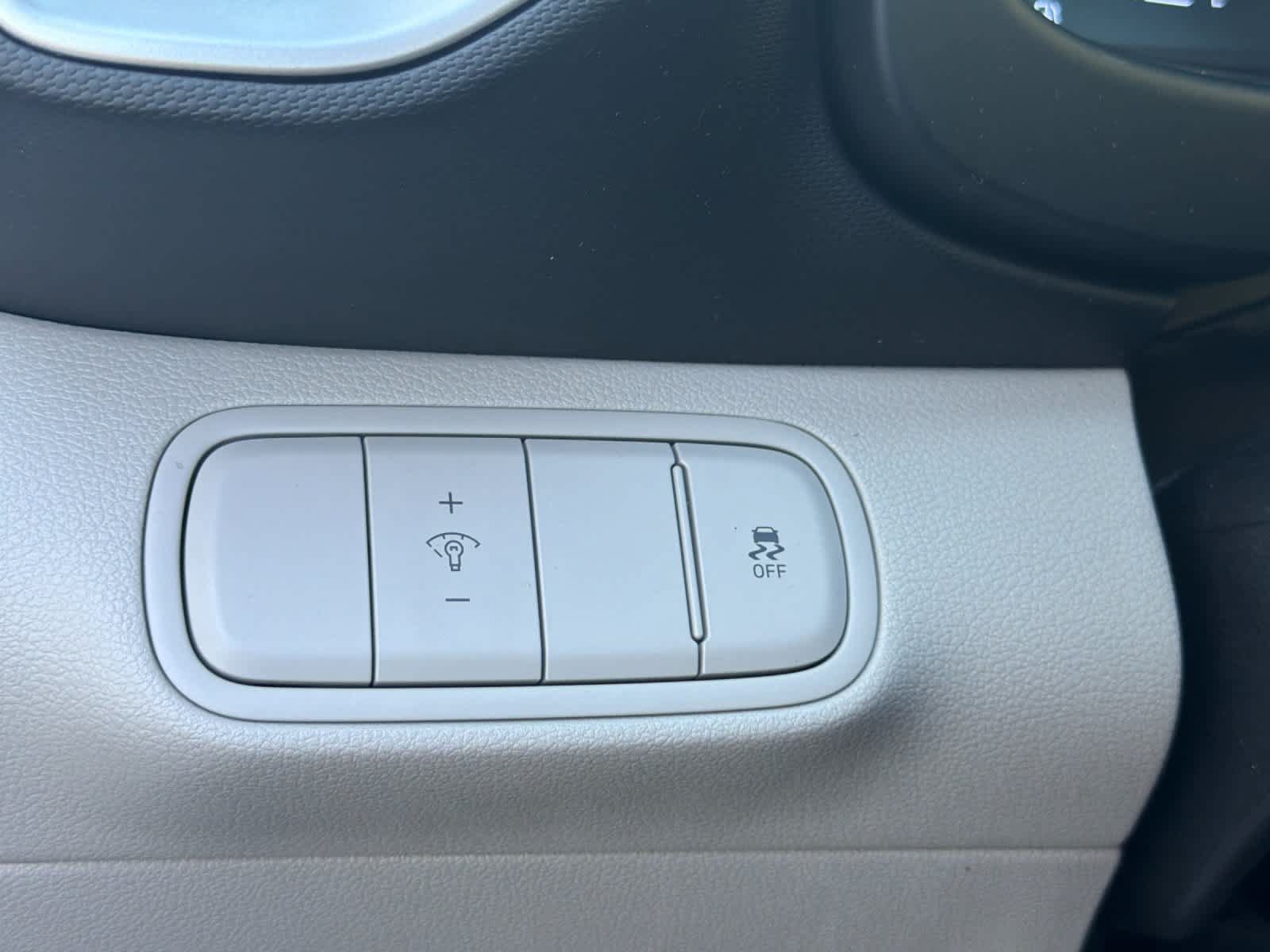 Used 2025 Hyundai Venue SEL FWD image 29