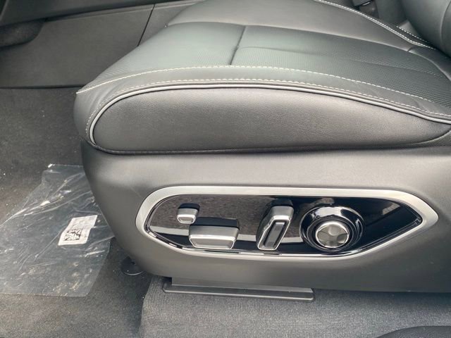 New 2025 Jeep Grand Cherokee Overland w/ Adv Protech Group III image 17