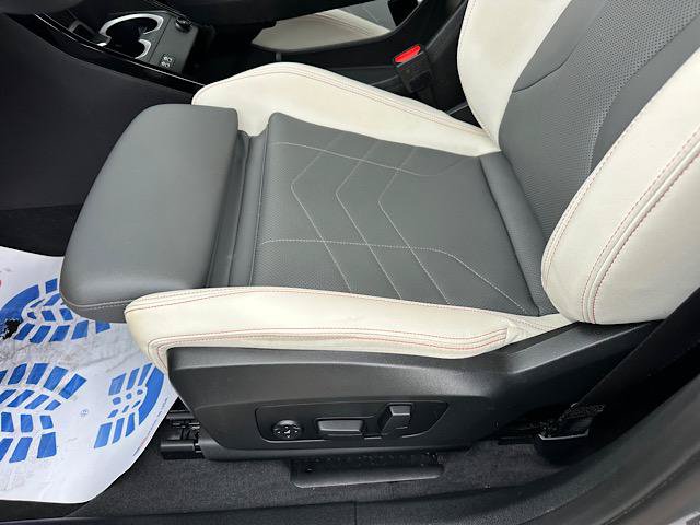Used 2025 BMW X2 xDrive28i AWD/4WD image 15