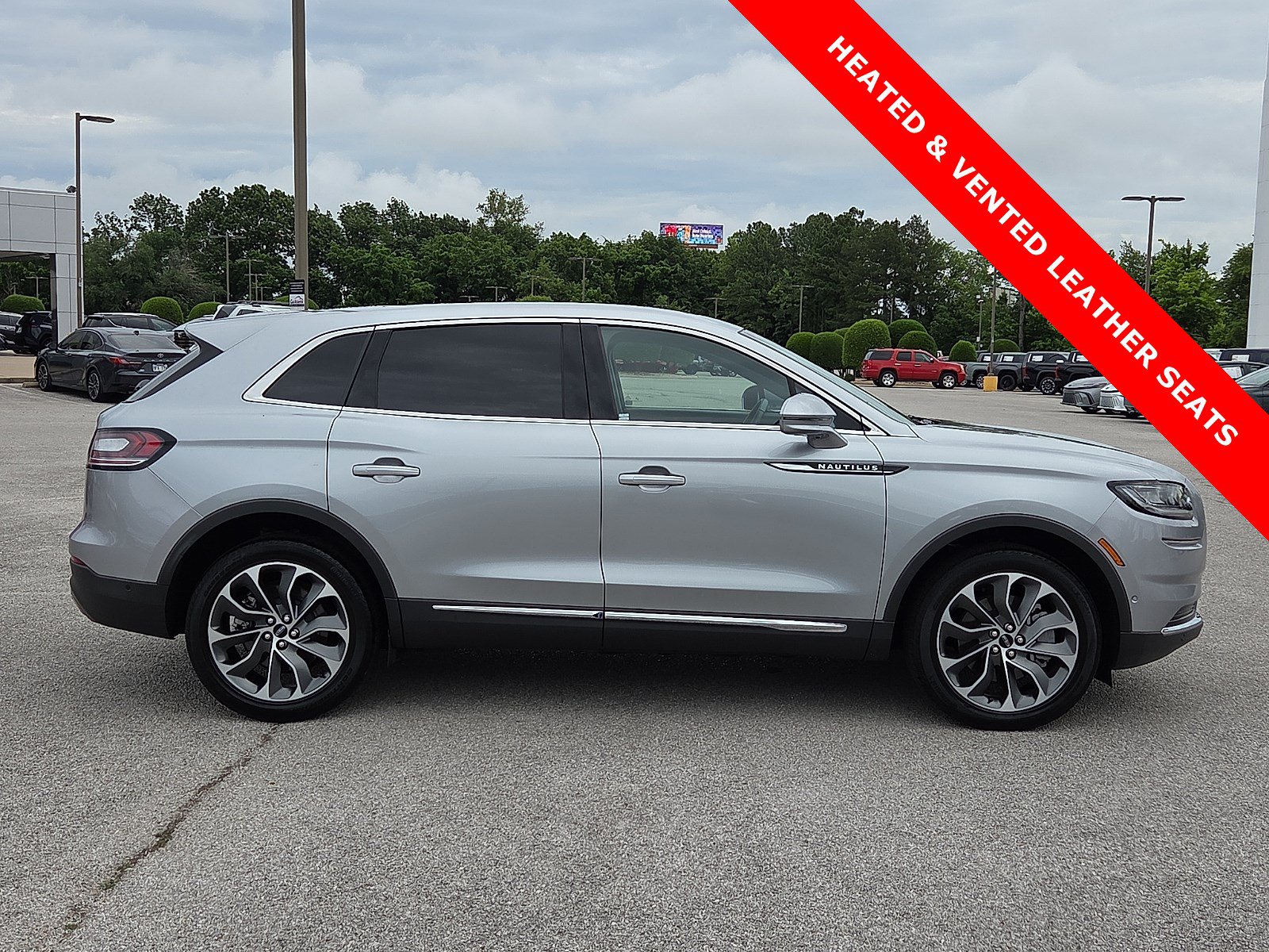 Used 2023 Lincoln Nautilus Reserve w/ Equipment Group 201A AWD/4WD image 6