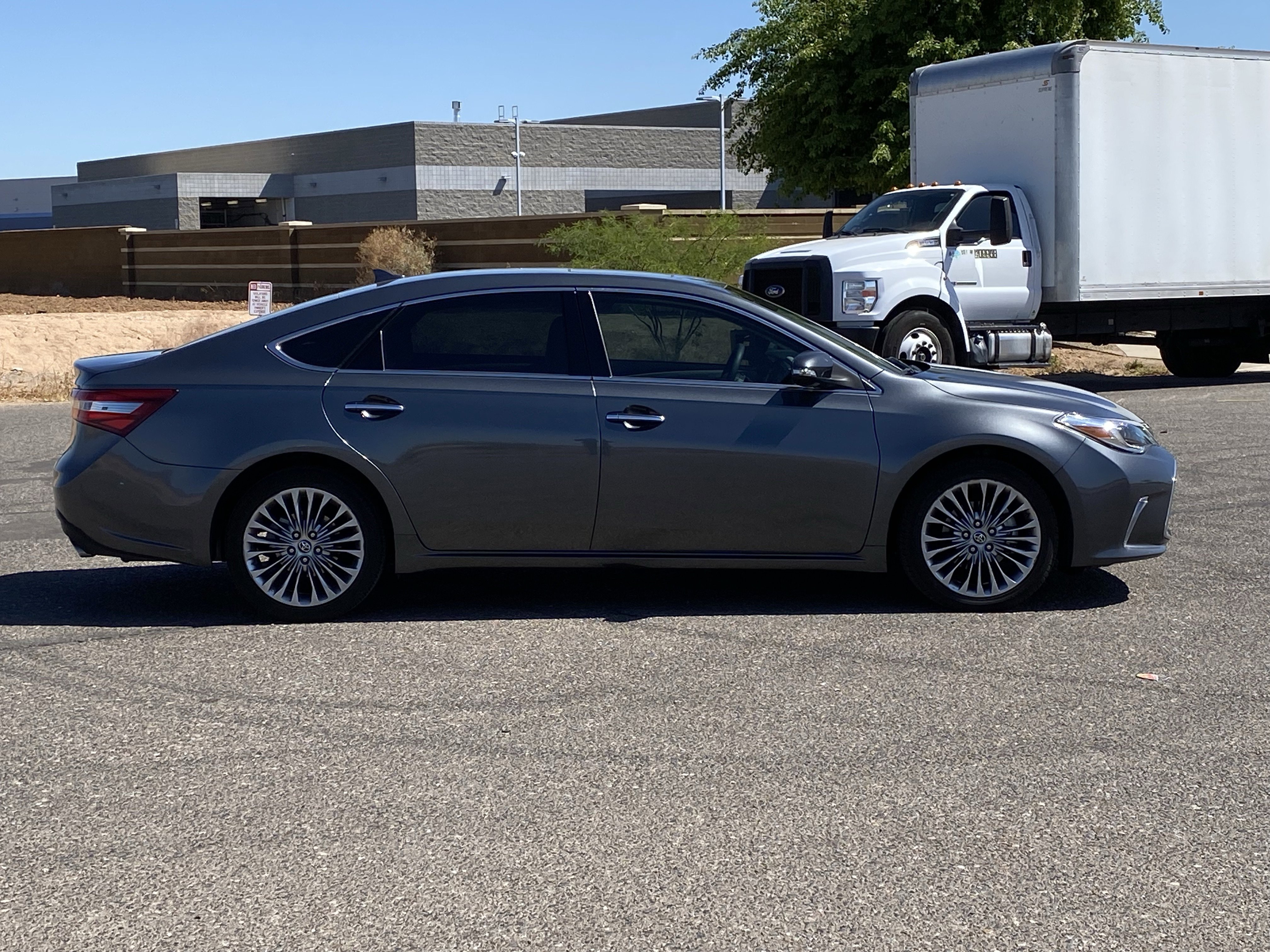 Used 2016 Toyota Avalon Limited w/ Toyota Safety Sense Package image 2