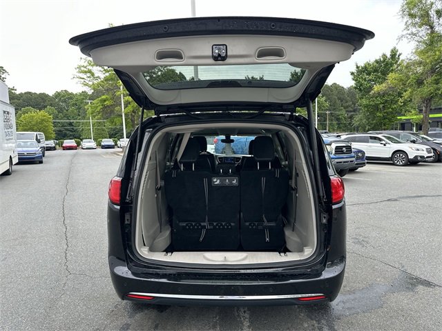 Used 2020 Chrysler Pacifica Touring-L image 24