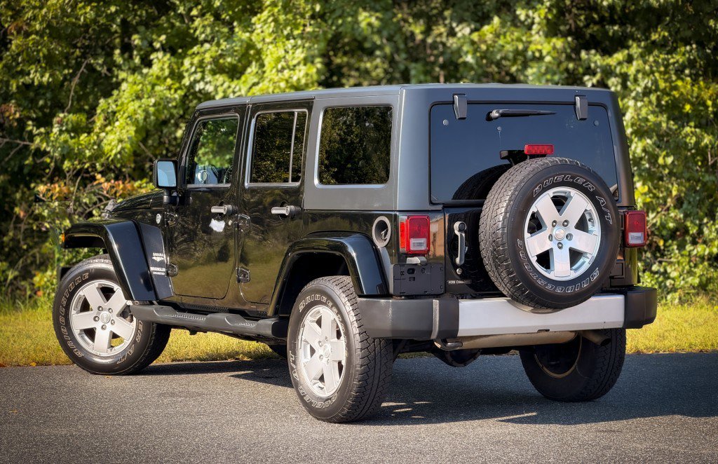 Used 2011 Jeep Wrangler Unlimited Sahara w/ Dual Top Group image 8