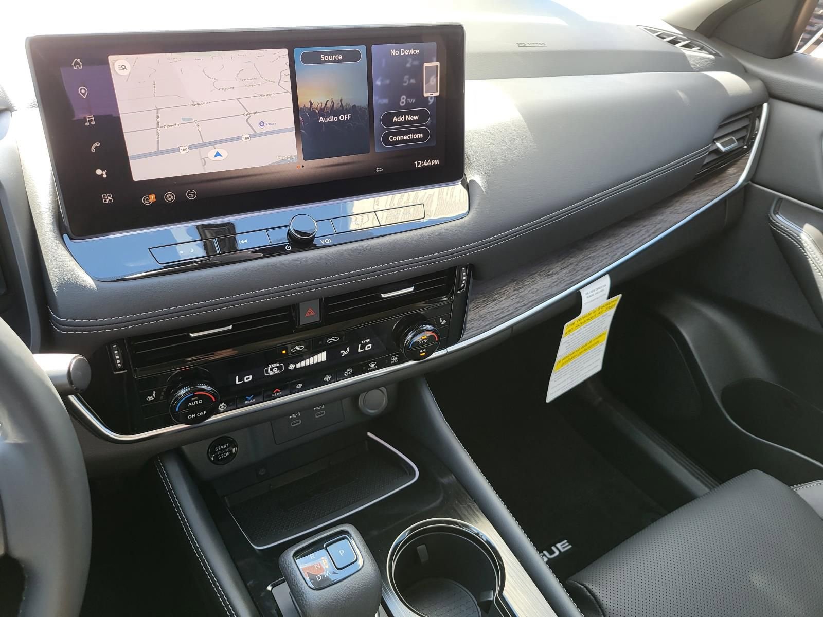 New 2026 Nissan Rogue Platinum image 3