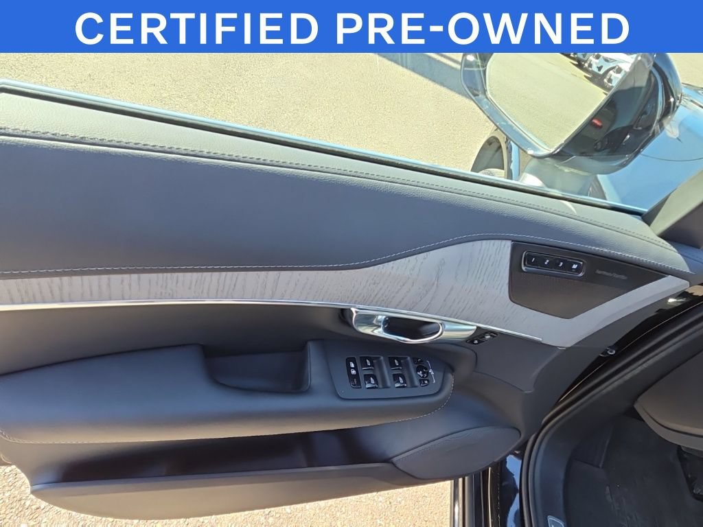 Certified 2025 Volvo XC90 T8 Ultra AWD/4WD image 3