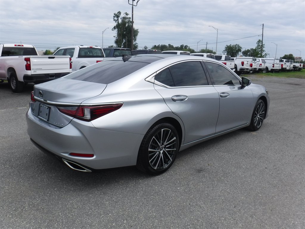 Used 2022 Lexus ES 350 w/ Premium Package FWD image 2