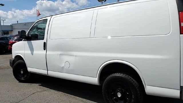 Used 2018 Chevrolet Express 2500 RWD image 5
