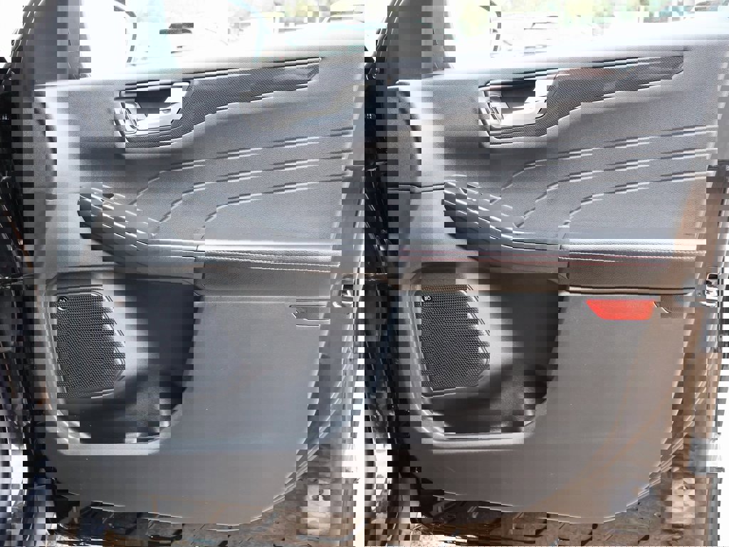 Used 2025 Ford Escape ST-Line Elite w/ Premium Technology Package image 9