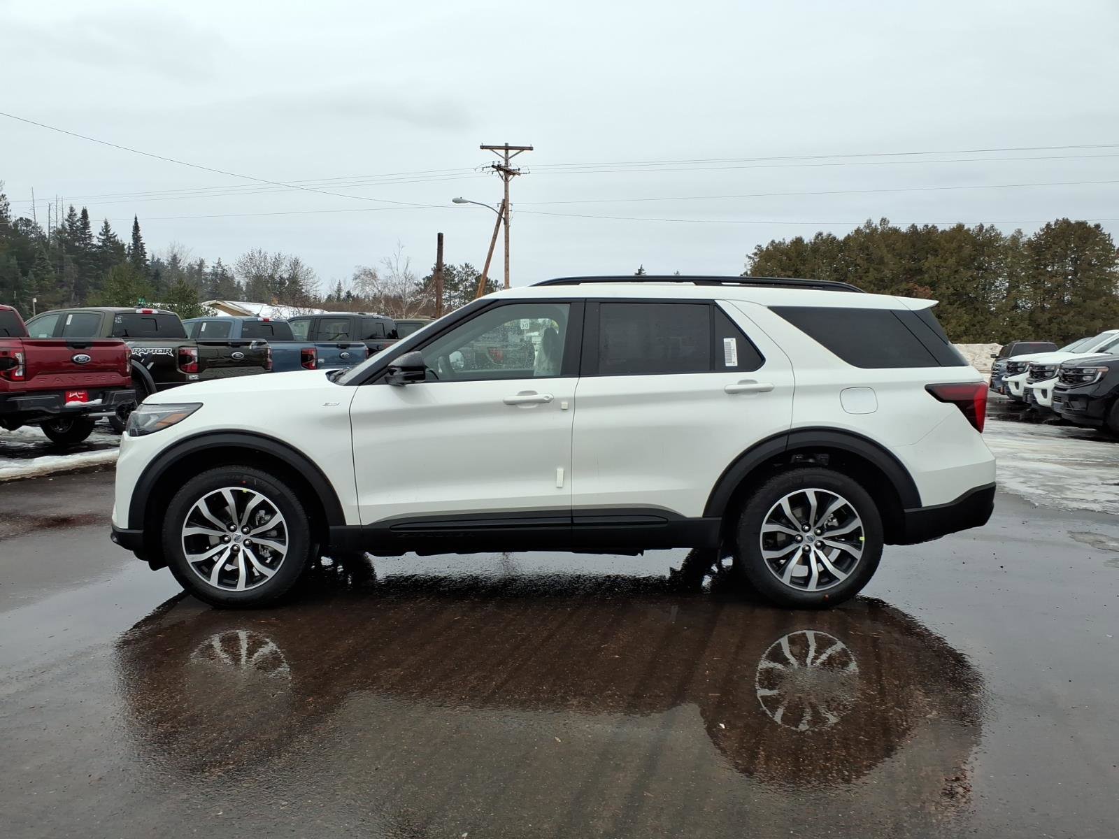 New 2026 Ford Explorer ST-Line image 2