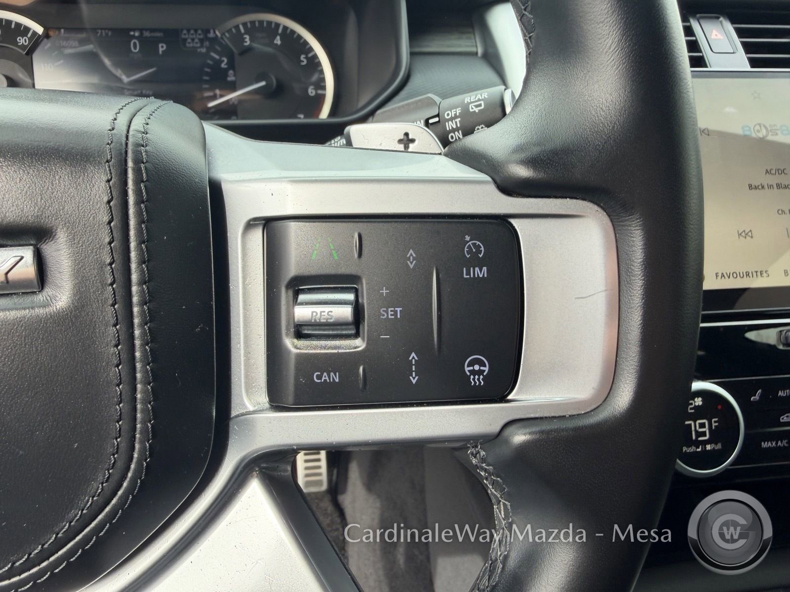 Used 2023 Land Rover Discovery Metropolitan Edition image 22