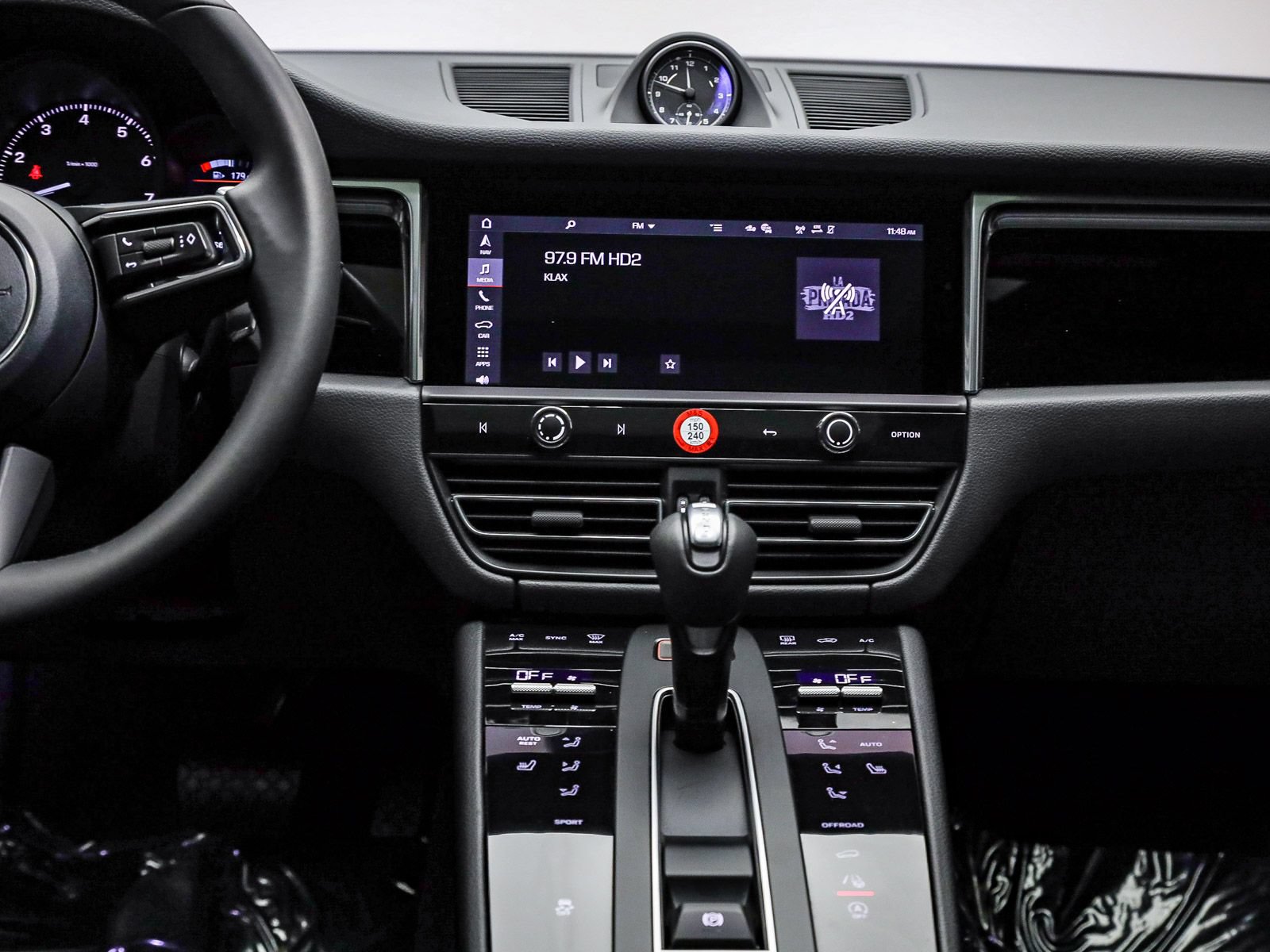 Certified 2026 Porsche Macan AWD/4WD image 14