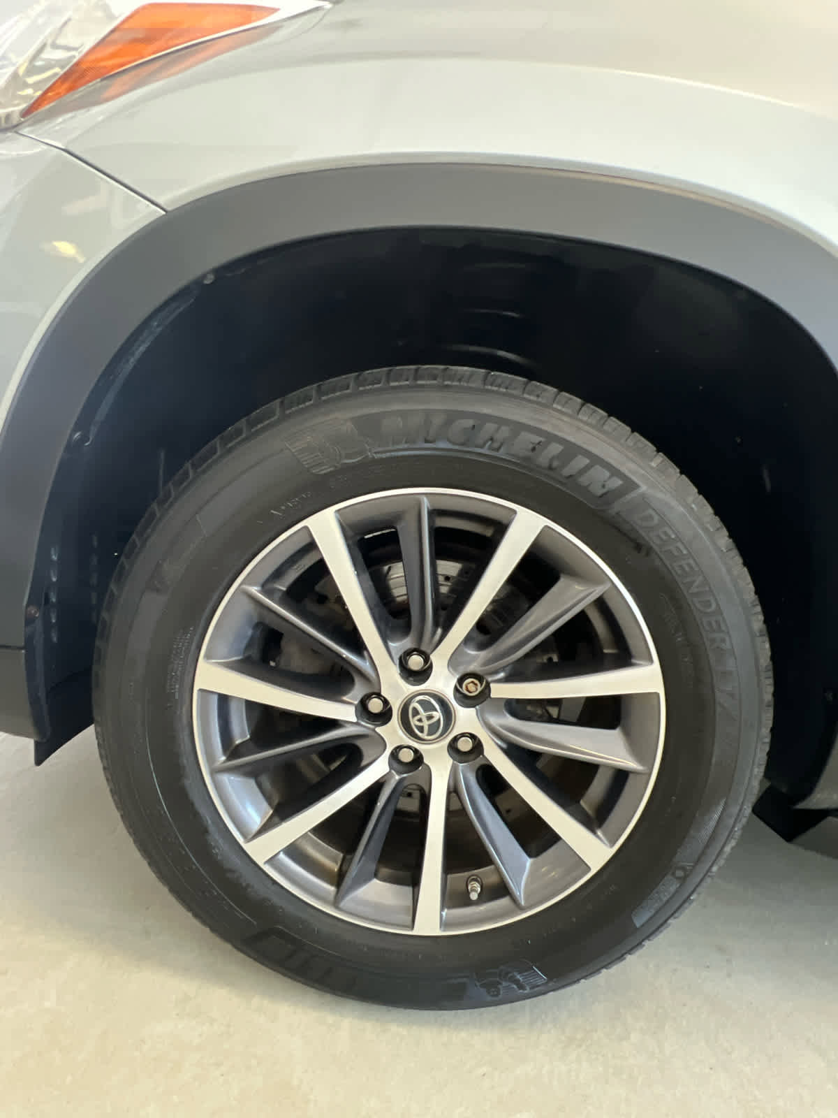 Used 2017 Toyota Highlander XLE AWD/4WD image 6