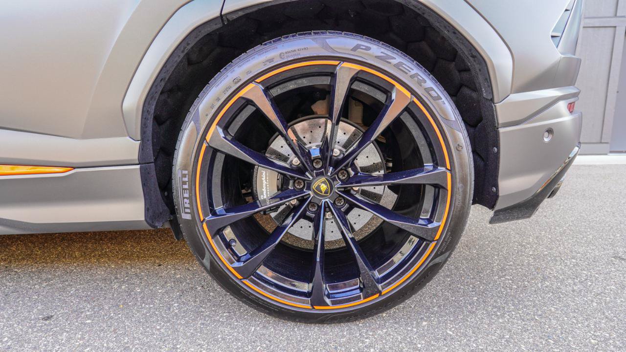 Used 2022 Lamborghini Urus AWD/4WD image 26