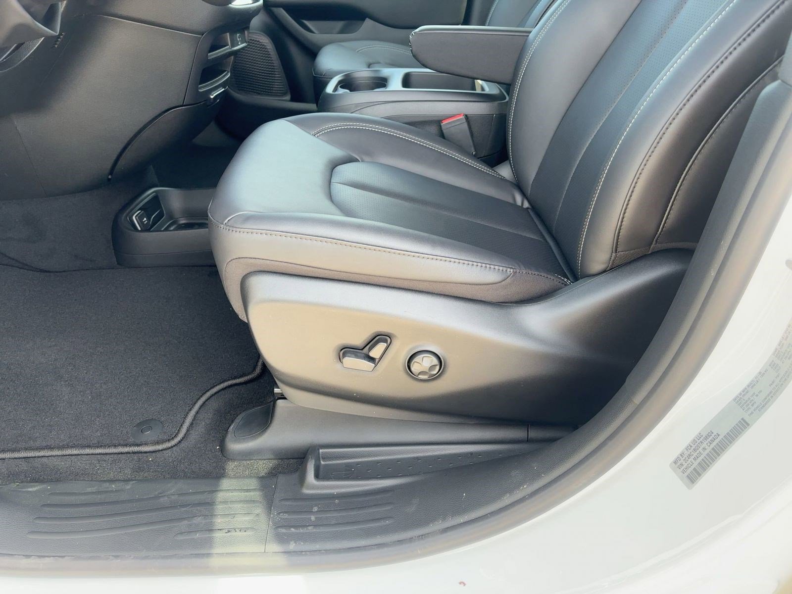 Used 2026 Chrysler Pacifica Select w/ S Appearance Package image 14