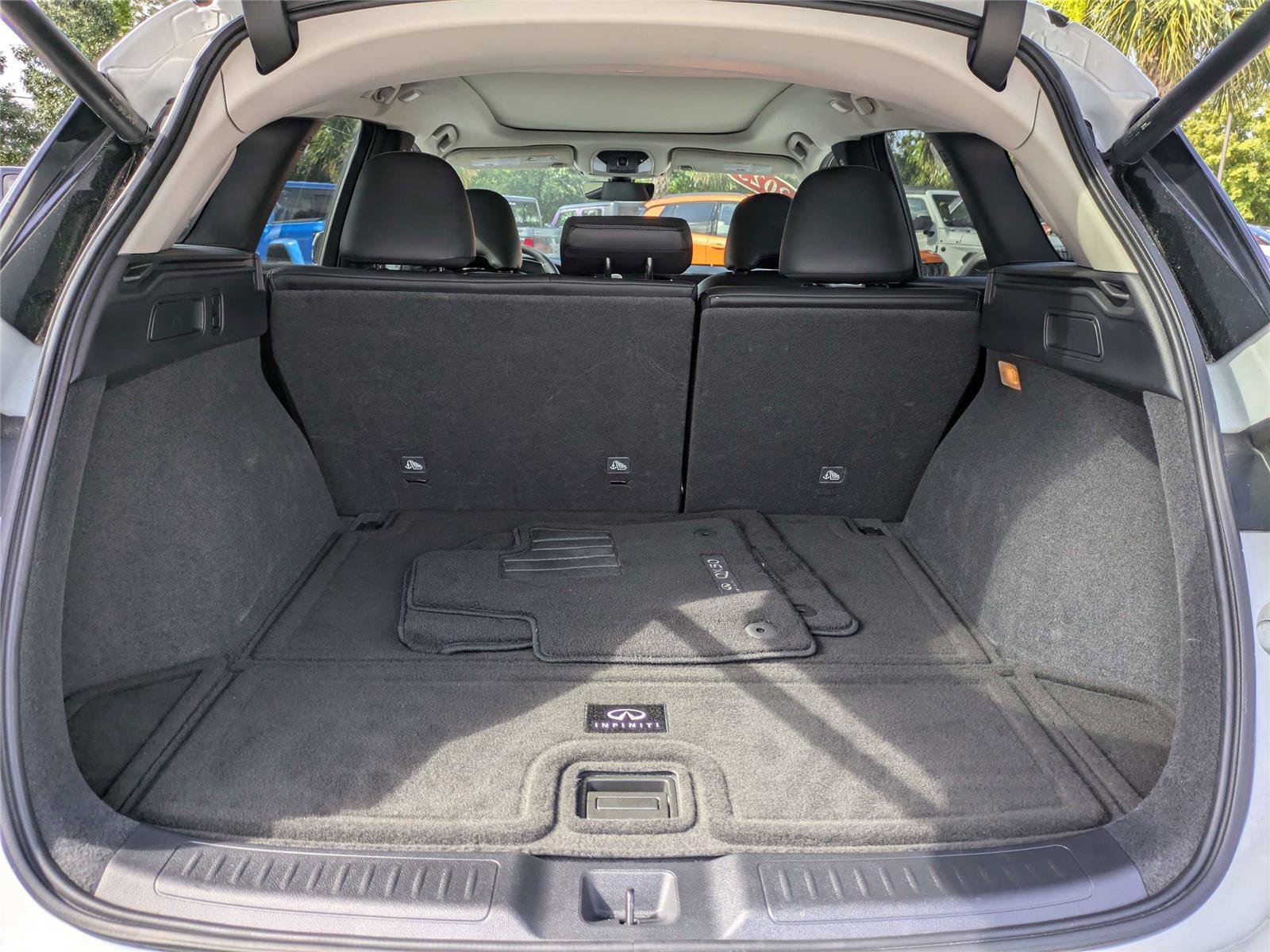 Used 2023 INFINITI QX50 Sensory w/ Accent Package FWD image 15